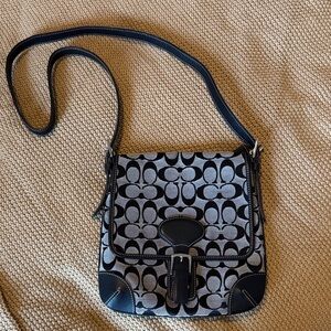 Coach signature handbag 6079